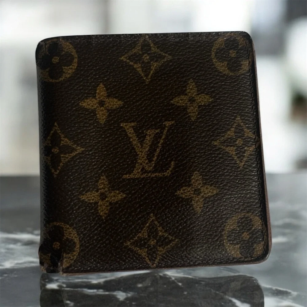 Louis Vuitton Classic Monogram Men’s wallet